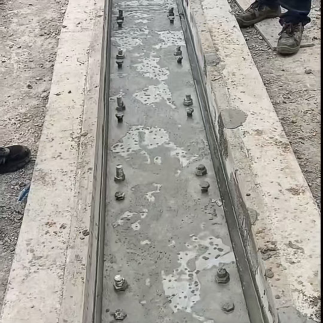 彝良港口码头起重机龙门吊重型机械设备稳固用早强快凝轨道胶泥